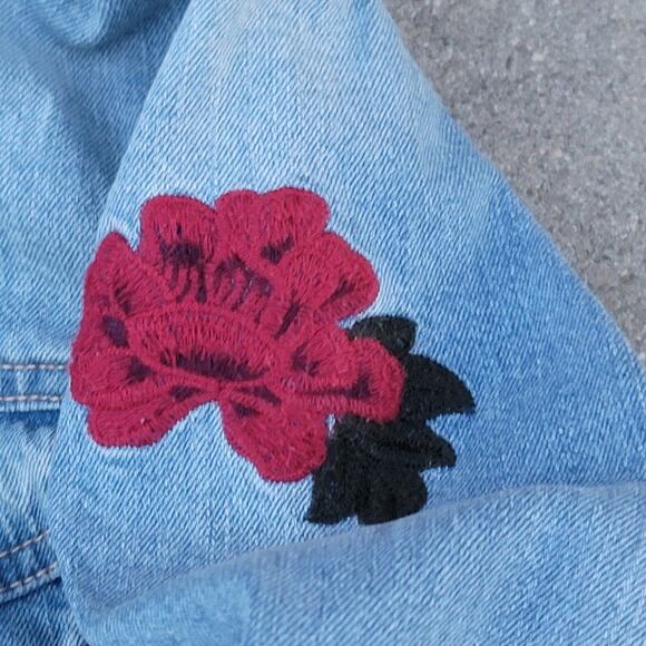 Arizona Jean Co Distressed Embroidered Roses Jean Denim Jacket - Picture 4 of 10